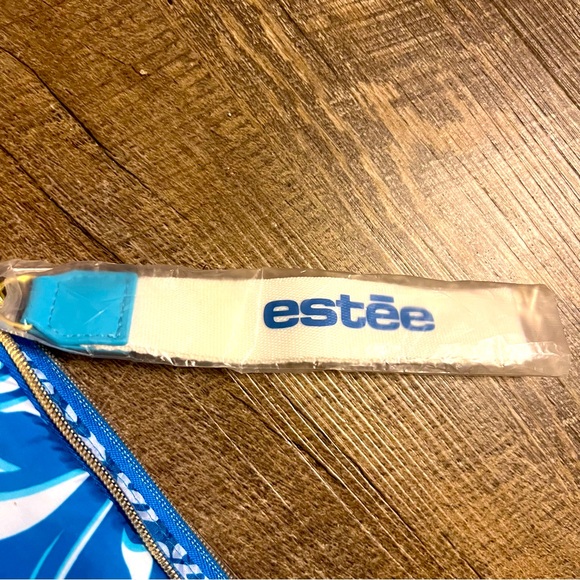 Estée Lauder New Cosmetics Bag Blue And White Chinoiserie Design - Picture 2 of 5